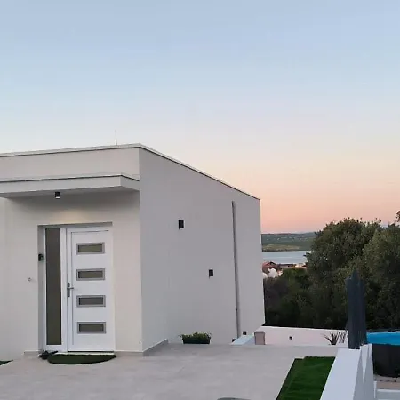 Sea View Villa *